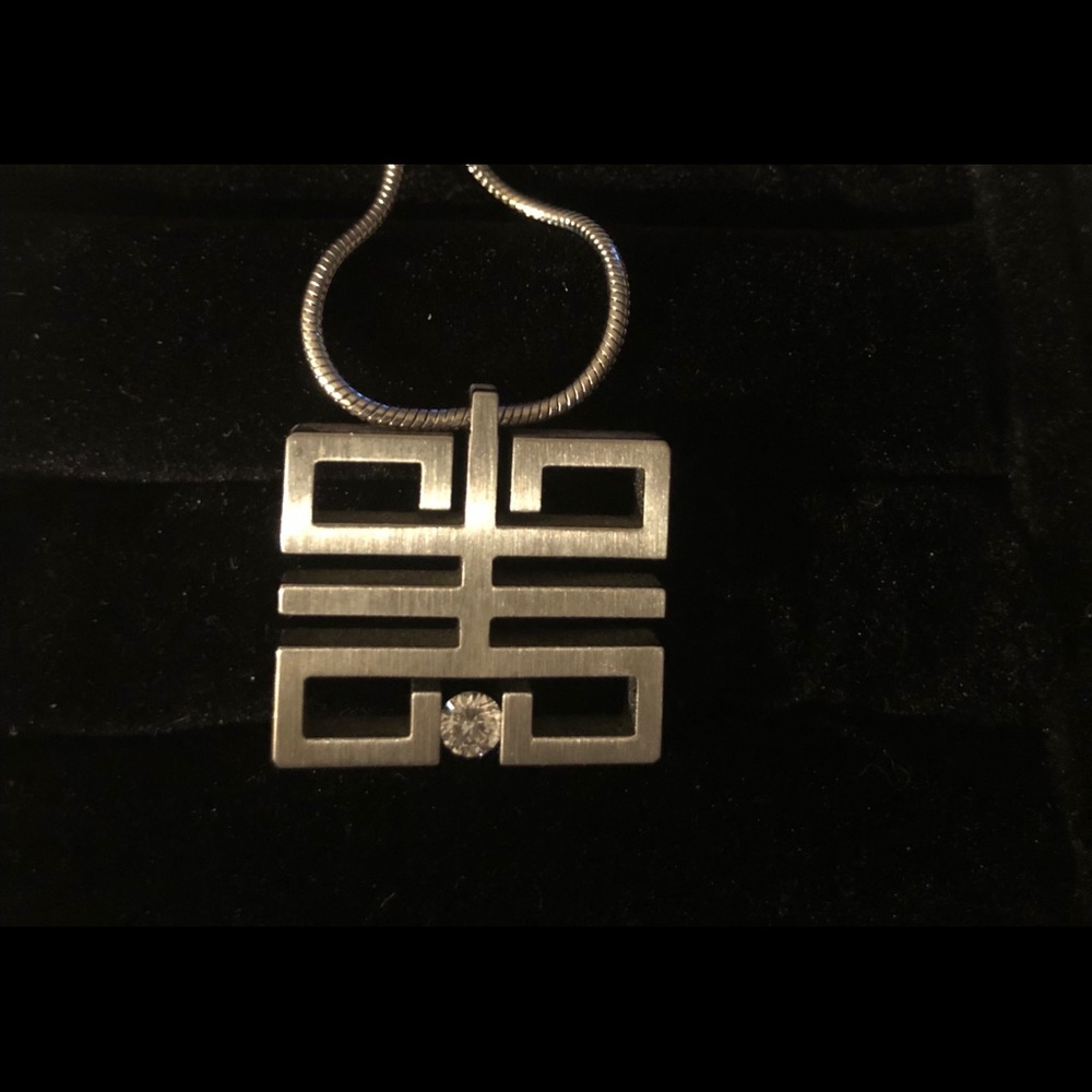 BRAND NEW B TIFF PENDANT WITH CHAIN